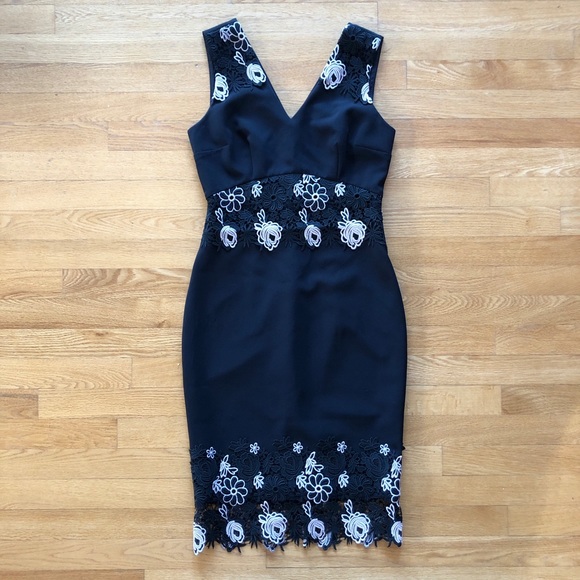 RW&CO Floral Appliqué dress - Picture 3 of 7